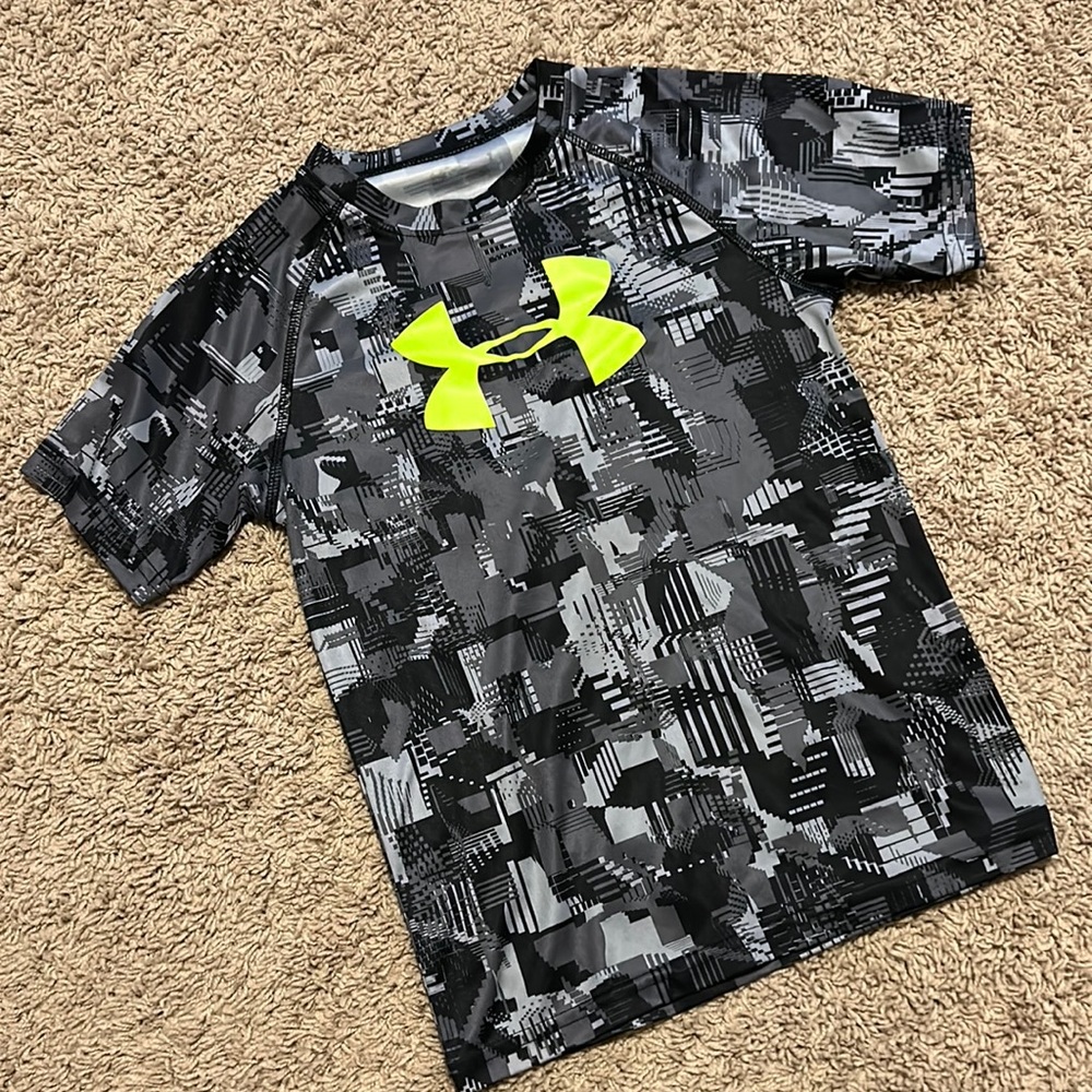 Under Armour Heatgear T-Shirt Boys Size 7